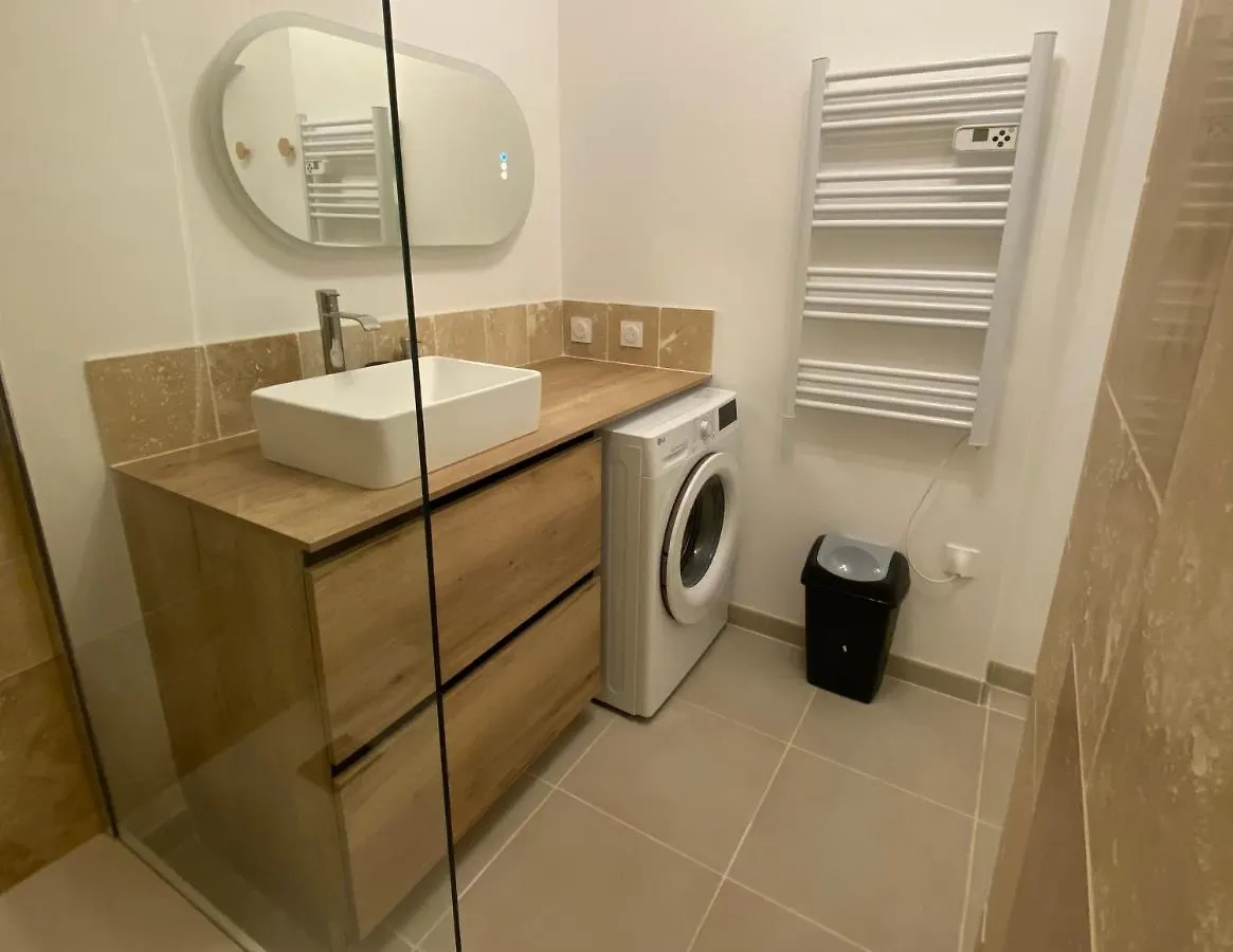 Appartement Neuf Et Spacieux, Centre Ville, Garage Tournon-sur-Rhone 0*,  France